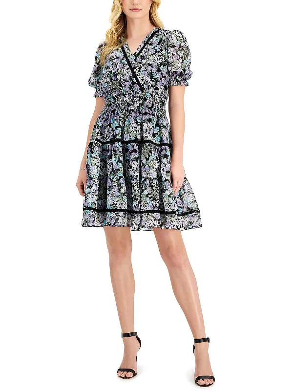 Petites Womens Floral V-Neck Fit & Flare Dress