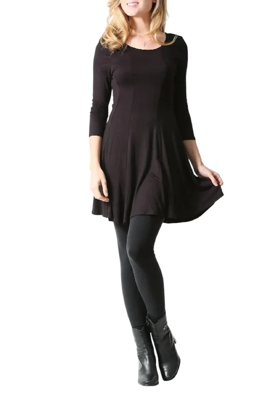 Scoop Neck Flare Dress In Black